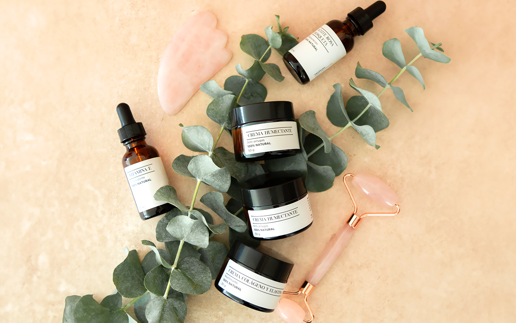 Juegos de cremas artesanales de Botica 44, presentadas en elegantes envases cosmetiqueros, hechas en México, productos de belleza 100% naturales.